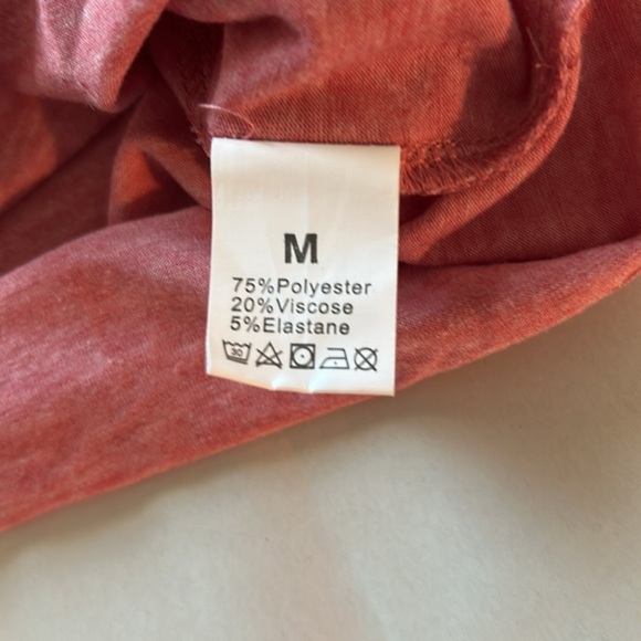 NWOT dusty red tee with Easter Bunny shape of pretty flowers & leaves Size M - Picture 8 of 8